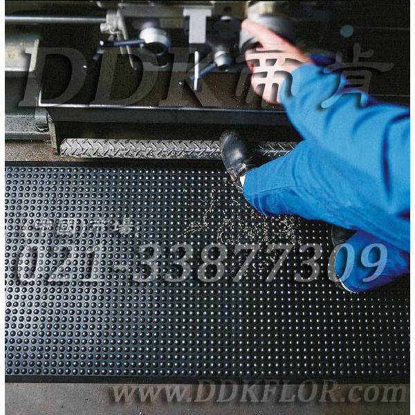 如何杜絕車間機器下面地上油污？機床地面油污來源分析及其對策簡述。