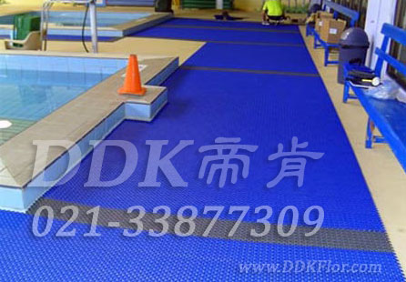 藍色_桑拿休閑池邊樣板圖片,帝肯(DDK)_8200_337效果圖,浴室防滑地膠,浴室防滑地磚,浴室地板,浴室地墊,浴室pvc格柵地板,浴室地板磚,浴室地毯,浴室地磚,浴室墊,浴室防滑地墊,浴室防滑疏水磚,浴室防滑墊,浴池防滑地墊,浴池防滑墊,淋浴房防滑墊,桑拿地板