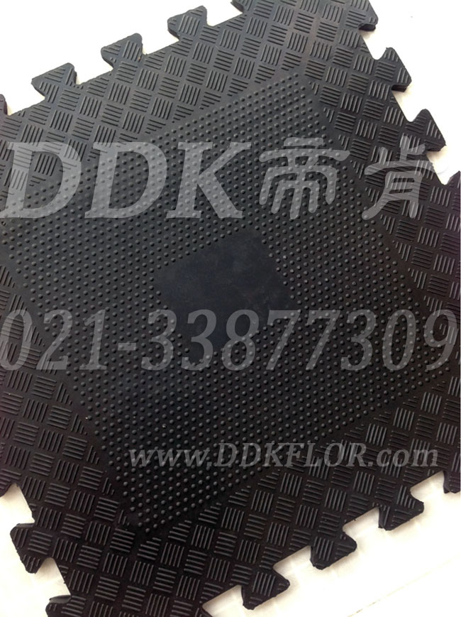 黑色（2013年款式）樣板圖片，帝肯(DDK)_4600（GB|吉霸）效果圖，健身房地墊,健身房地板,健身房地板膠,健身房地毯,健身房地膠,健身房橡膠地板,健身房防震地墊,減震橡膠墊,pvc橡膠地板,工廠用橡膠地墊,安全橡膠地墊,橡膠地板,橡膠防滑墊 ,橡膠彈性地墊,橡膠地毯,橡膠防滑地毯,橡膠防滑地墊,橡膠腳墊,工業(yè)橡膠地板,工業(yè)地板,工業(yè)地板膠,工業(yè)地磚,工廠地板,工廠地墊,工業(yè)防滑墊,工廠地板膠,工廠地膠,工廠防滑地墊,工廠防滑墊