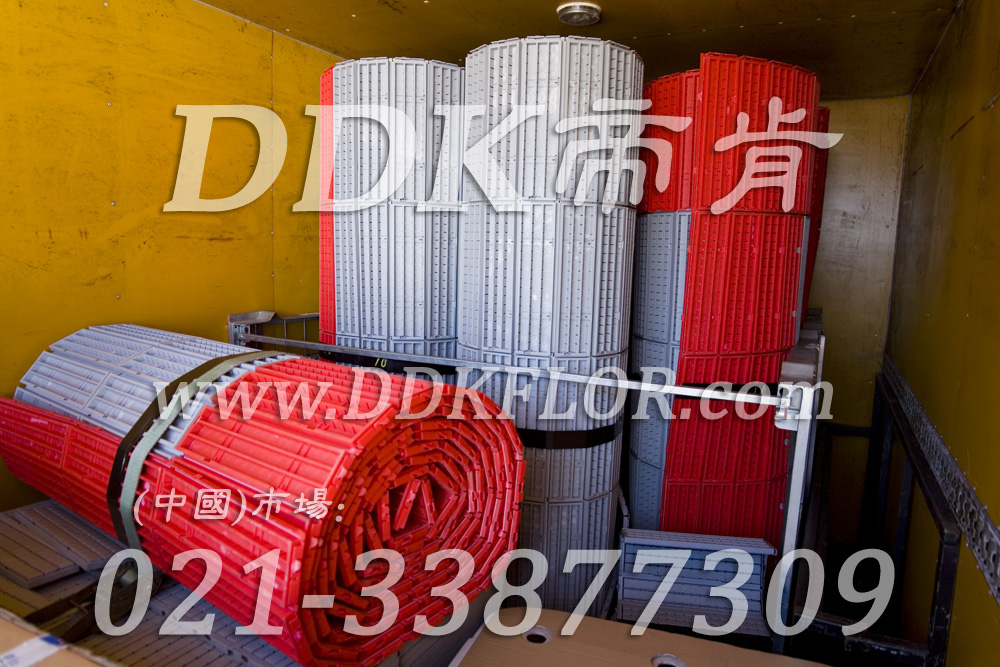 紅+灰（3）_戶外展會(huì)運(yùn)動(dòng)賽事帳篷地面材料樣板圖片,帝肯(DDK)_7000_600（篷房地面材料）效果圖，移動(dòng)篷房用地板,pvc活動(dòng)地板,pe戶外地板,戶外地磚,戶外地板,戶外塑料地板,戶外防滑墊,塑料戶外地板,pvc戶外地板,pvc承重地板,室外地坪,室外地墊,室外地板膠,室外地磚,室外地膠,室外塑料地板,室外塑料地毯,室外塑膠地板,室外拼接地墊,室外橡膠地板,室外環(huán)保地板,室外防滑地墊,室外防滑墊,展會(huì)地板,展會(huì)地膠,展銷會(huì)專用地板,可拼接展會(huì)塑膠地板,會(huì)展地板,展臺(tái)地板,車展地板,車展地膠,塑料拼接地板,塑料拼裝地板,PVC拼接地墊,拼接地板,拼接式地墊,拼裝地墊,拼裝地板,拼裝地膠,室外鏤空拼裝地板,組合式地墊