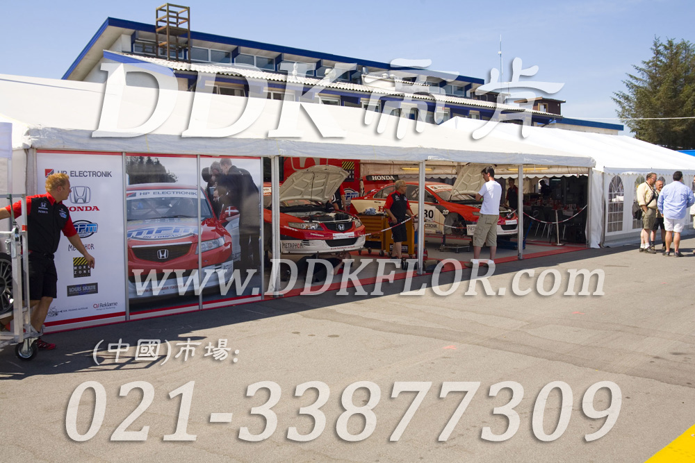 灰+紅（2）_本田汽車維修車間地板材料樣板圖片,帝肯(DDK)_7000_9979（維修車間地面材料）效果圖，移動(dòng)篷房用地板,pe戶外地板,pp防滑墊,塑料拼接地板,塑料拼裝地板,室外拼接地墊,室外鏤空拼裝地板,拼接地板,拼接式地墊,拼裝地墊,拼接式防滑墊,拼裝地板,拼裝地膠,模塊拼接式門墊,PVC拼接地墊,維修車間地板,車展地膠,車庫(kù)地板,車庫(kù)地墊,車庫(kù)地膠,車用防滑墊,車展地板,停車場(chǎng)防滑墊