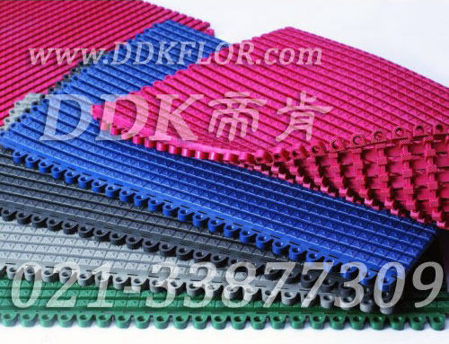 多色（紅藍(lán)黑灰綠）樣板圖片,帝肯(DDK)_9900_339（游泳池地面防滑材料）效果圖，工業(yè)用格柵地墊,浴室pvc格柵地板,柵格地墊,排水地墊,pvc防水地墊,塑膠透水地板,衛(wèi)生間地板隔水墊,衛(wèi)生間地墊,衛(wèi)浴防滑墊,衛(wèi)生間防水地墊,衛(wèi)生間防滑地墊,衛(wèi)生間防滑墊,衛(wèi)生間地膠,漏水地墊,漏水地膠,排水防滑墊,排水地板,疏水墊,疏水板,疏水磚,疏水防滑地墊,疏水防滑墊,耐油耐水地墊,漏水防滑墊,疏水地墊,疏水地毯,疏水地席,浴室防滑疏水磚,透水地墊,透水地板膠墊,透水防滑塑膠地墊,防水地墊,防水地毯,防水地膠墊,防水墊,防水防滑墊,防滑隔水墊,隔水地墊,隔水地板,隔水材料,泄水型地板磚,PVC拼接地墊,塑料拼接地板,拼接式防滑墊,拼接式地墊,拼裝地墊,拼裝地膠,防滑拼墊,泳池地膠,泳池防滑地墊,泳池防滑地毯,洗手間地墊,洗手間防滑地毯,洗手間防滑墊,洗浴防滑墊,洗澡間防滑墊,游泳池地墊,游泳池防滑地膠,游泳池防滑墊,游泳館防滑墊,浴池防滑地墊,浴池防滑墊,浴室防滑地墊,浴室防滑地磚,浴室防滑地膠,浴室防滑墊,浴室地墊,浴室地板,浴室地板磚,浴室地毯,浴室地磚,浴室墊,淋浴房防滑墊