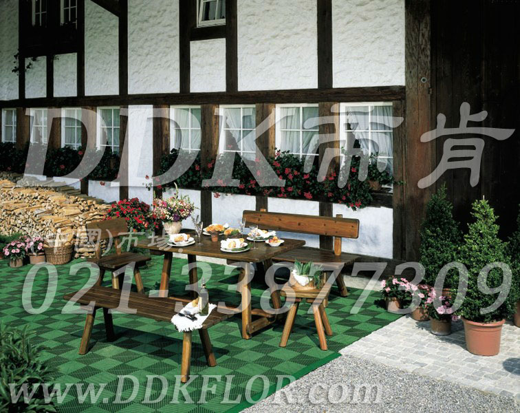 綠色拼裝_花園地面鋪設(shè)材料樣板圖片,帝肯(DDK)_8100_T550（室外花園地面材料）效果圖，戶外地磚,戶外地板,戶外花園地磚,pvc戶外地板,塑料戶外地板,幼兒園戶外地墊,幼兒園戶外地板,戶外地墊,戶外地毯,戶外地膠,戶外塑料地板,戶外塑膠地毯,戶外花園地板,戶外草坪地墊,戶外防滑墊,花園戶外地板,陽臺(tái)戶外地板,入戶花園地板,入戶花園地面,室外花園地磚,花園地板磚,露臺(tái)花園裝修,室外地板膠,室外地磚,室外地膠,室外塑料地板,室外塑膠地板,室外鏤空拼裝地板,室外防水地板,室外防滑地墊,室外生態(tài)地板,室外環(huán)保地板,室外防腐地板,室外陽臺(tái)地板,室外陽臺(tái)磚,室外露臺(tái)地磚,室外露臺(tái)裝修,幼兒園室外地膠