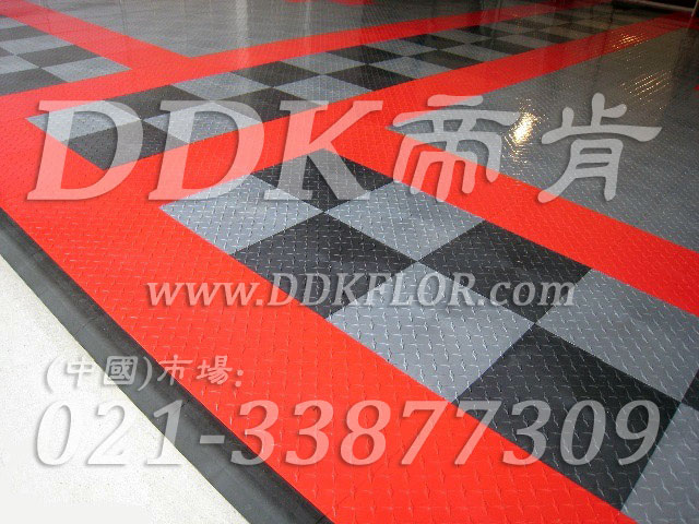 灰+黑+紅色_別墅車庫地面材質(zhì)鋪裝