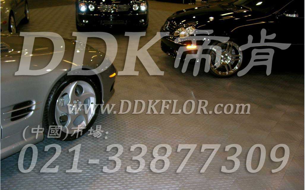 全灰色鋪裝_塑膠車庫地面