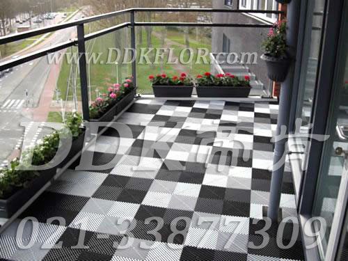 黑色+灰白色組合鋪地_室外陽(yáng)臺(tái)地磚效果圖樣板圖片,帝肯(DDK)_8100_T500（露天陽(yáng)臺(tái)地面材料）效果圖,別墅陽(yáng)臺(tái)地板,別墅陽(yáng)臺(tái)裝修,室外陽(yáng)臺(tái)地板,室外陽(yáng)臺(tái)磚,室外露臺(tái)地磚,室外露臺(tái)裝修,舞臺(tái)地板,陽(yáng)臺(tái)地板磚,陽(yáng)臺(tái)地磚裝修,陽(yáng)臺(tái)戶外地板,陽(yáng)臺(tái)拼裝地板,陽(yáng)臺(tái)裝修,露臺(tái)地板,露臺(tái)地磚,露臺(tái)地面裝修,露臺(tái)拼接地板,露臺(tái)花園裝修,露臺(tái)防滑地板,露臺(tái)防滑地磚,頂樓露臺(tái)裝修,室外生態(tài)地板,室外環(huán)保地板,室外防腐地板