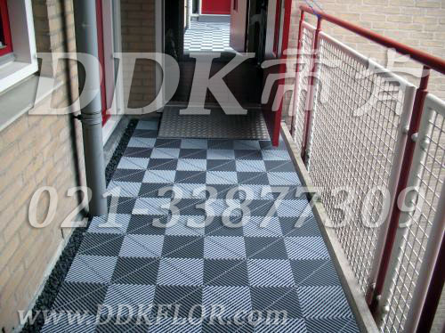 627風(fēng)雨連廊自排水防滑地板