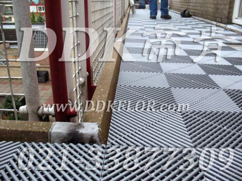 686風(fēng)雨連廊自排水防滑地板「帝肯(DDK)_8100_T500」