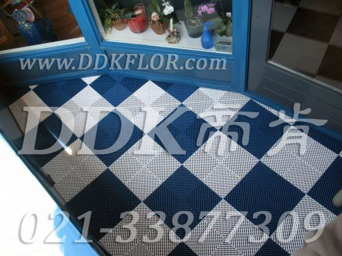 藍色+白色配色組合_室外陽臺地板鋪磚效果圖樣板圖片,帝肯(DDK)_8100_T500（露天陽臺地面材料）效果圖,別墅陽臺地板,別墅陽臺裝修,室外陽臺地板,室外陽臺磚,室外露臺地磚,室外露臺裝修,舞臺地板,陽臺地板磚,陽臺地磚裝修,陽臺戶外地板,陽臺拼裝地板,陽臺裝修,露臺地板,露臺地磚,露臺地面裝修,露臺拼接地板,露臺花園裝修,露臺防滑地板,露臺防滑地磚,頂樓露臺裝修,室外生態(tài)地板,室外環(huán)保地板,室外防腐地板