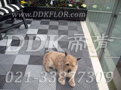 灰白拼裝_露臺地面鋪設(shè)_室外露臺新型地磚樣板圖片,帝肯(DDK)_8100_T500（露天陽臺地面材料）效果圖,別墅陽臺地板,別墅陽臺裝修,室外陽臺地板,室外陽臺磚,室外露臺地磚,室外露臺裝修,舞臺地板,陽臺地板磚,陽臺地磚裝修,陽臺戶外地板,陽臺拼裝地板,陽臺裝修,露臺地板,露臺地磚,露臺地面裝修,露臺拼接地板,露臺花園裝修,露臺防滑地板,露臺防滑地磚,頂樓露臺裝修,室外生態(tài)地板,室外環(huán)保地板,室外防腐地板