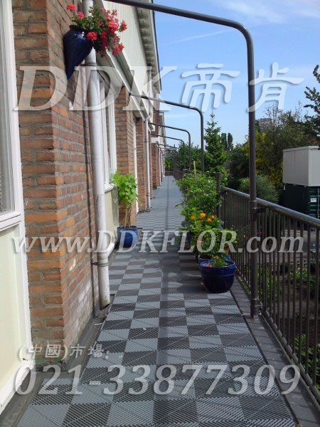 750風(fēng)雨連廊自排水防滑地板