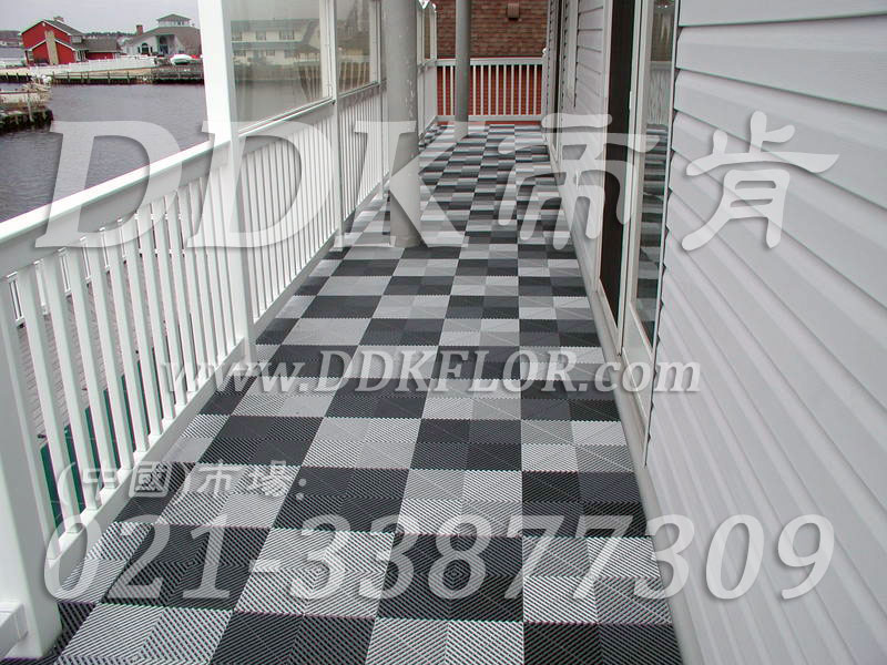 經(jīng)典灰色_可拼式（11）_露天走廊地面用新型地板樣板圖片,帝肯(DDK)_8100_T500（露天陽臺地面材料）效果圖,走廊地板,走廊防滑墊,別墅陽臺地板,別墅陽臺裝修,室外陽臺地板,室外陽臺磚,室外露臺地磚,室外露臺裝修,舞臺地板,陽臺地板磚,陽臺地磚裝修,陽臺戶外地板,陽臺拼裝地板,陽臺裝修,露臺地板,露臺地磚,露臺地面裝修,露臺拼接地板,露臺花園裝修,露臺防滑地板,露臺防滑地磚,頂樓露臺裝修,室外生態(tài)地板,室外環(huán)保地板,室外防腐地板 