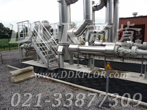 黑色（1）_組合安裝_平臺通道地面防滑材料樣板圖片,帝肯(DDK)_8100_9979（工廠地面材料）效果圖,通道防滑墊,安全通道用地板,倉庫防潮地膠,地面防滑墊,塑膠防滑墊,塑膠防滑地墊,多功能移動(dòng)地板,室外地墊,室外地板膠,室外拼接地墊,室外防滑墊,室外防滑透水墊,工業(yè)走道地墊,工業(yè)耐油地墊,拼接式地墊,拼接地板,抗壓地墊,抗壓地板,模塊地板,排水地板,排水地墊,柵格地墊,拼裝地膠,拼裝地板,拼裝地墊,拼接式防滑墊,排水防滑墊,漏水地墊,漏水地膠,漏水防滑墊,甲板防滑墊,疏水板,疏水地墊,疏水防滑墊,疏水墊,網(wǎng)格地板,網(wǎng)格地墊,網(wǎng)格塑料地板墊,網(wǎng)格防滑墊,網(wǎng)格塑料墊,網(wǎng)狀防滑墊,耐壓地板,走廊地毯,走道地墊,耐磨地墊,耐油防滑墊,耐油防滑地墊,耐油耐水地墊,防潮地板磚,防潮地板,防潮地墊,防滑隔水墊,防潮板,防滑拼墊,防滑塑料地墊,透水防滑塑膠地墊,透水地板膠墊,透水地墊,隔水地板,隔水材料,耐重壓地板,耐重壓地墊,耐酸堿防腐蝕膠墊,耐磨地板,耐酸堿膠墊,耐酸堿地墊,耐酸堿pvc地板膠,耐磨防滑地板,耐磨地膠