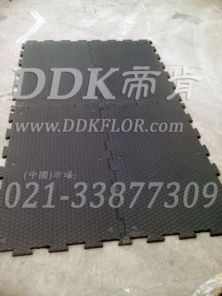 帝肯(DDK)_4300_3020（健身房自由力量區(qū)材料）健身房地膠,健身房橡膠地板,運(yùn)動(dòng)地墊,運(yùn)動(dòng)地板,運(yùn)動(dòng)地膠,健身房地毯,