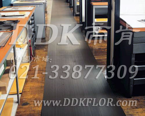 卷材黑色（10）_工廠車間用防滑耐磨地毯樣板圖片,帝肯(DDK)_S450_9979（工業(yè)車間地面防滑材料）效果圖,廠房地毯,廠房地膠,過道地毯,過道地墊,過道防滑墊,工廠車間地板革,維修車間地板,車間地墊,車間地毯,車間地膠墊,車間地面膠皮,車間塑料防滑墊,車間用地板膠,車間防滑地墊,車間防滑墊,車間防砸地板,工廠車間地膠,工業(yè)地毯,工業(yè)地膠,工業(yè)塑料地毯,工業(yè)地墊,工業(yè)地板膠,工業(yè)地板革,工業(yè)耐油地墊,工業(yè)走道地墊,工業(yè)防滑地毯,工業(yè)防滑墊,工廠地墊,工廠地毯,工廠地膠,工廠走道地墊,工業(yè)抗疲勞防滑墊,走道地墊,走道地毯,走道墊,塑料防滑地毯,橡膠地毯,耐壓耐磨地毯,走廊地毯,防滑地毯,防污地毯,防滑毯,防水地毯,防噪聲地毯,通道地毯,經(jīng)濟(jì)型抗疲勞地墊,抗疲勞腳墊,抗疲勞地毯,防疲勞地膠,防疲勞地毯,耐磨地膠,工廠用橡膠地墊,工廠防滑地墊,工廠防滑墊,pvc防滑地毯,pvc防滑地膠,PVC地毯,pvc地膠,pvc塑料地毯,pvc塑膠地毯,流水線地墊