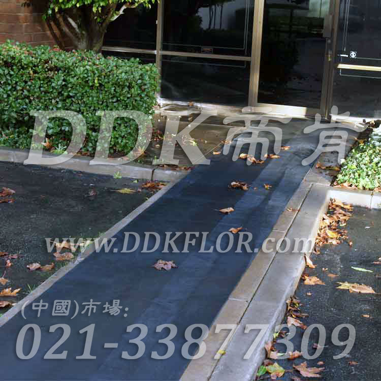 黑色戶外走道防滑地毯卷材(4)樣板圖片,帝肯(DDK)_S450_660(室外地面防滑地毯材料)效果圖, 黑色戶外走道防滑地毯卷材(4)樣板圖片,帝肯(DDK)_S450_660(室外地面防滑地毯材料)效果圖,室外地墊,室外地板膠,室外地板革,室外地毯,室外地膠,室外塑料地毯,室外塑膠地板,室外橡膠地板,室外防水地板,室外防滑地墊,室外防滑地毯,室外防滑墊,彈性地膠,戶外地膠,戶外地毯,戶外地墊,戶外綠色地毯,戶外塑膠地毯,地膠,走道地墊,走道地毯,走道墊,通道地毯,過道地毯,過道防滑墊,橡膠防滑地毯,防滑地毯,塑料防滑地毯