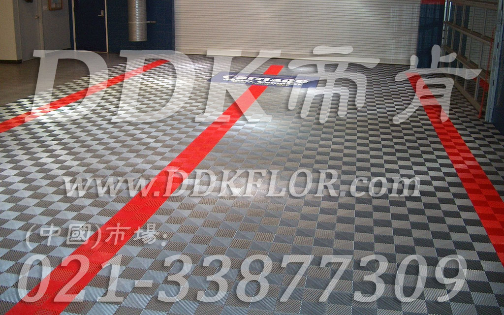 私人車庫地面鋪裝地板材料(9)_灰色加紅組合樣板圖片,帝肯(DDK)_8100_C618(私人車庫地面材料)效果圖 私人車庫地面鋪裝地板材料(9)_灰色加紅組合樣板圖片,帝肯(DDK)_8100_C618(私人車庫地面材料)效果圖,別墅私家車庫裝修,車庫pvc地板,車庫地坪,車庫地墊,車庫地板,車庫地膠,車庫塑料地毯,車庫塑膠地板,車庫防滑墊
