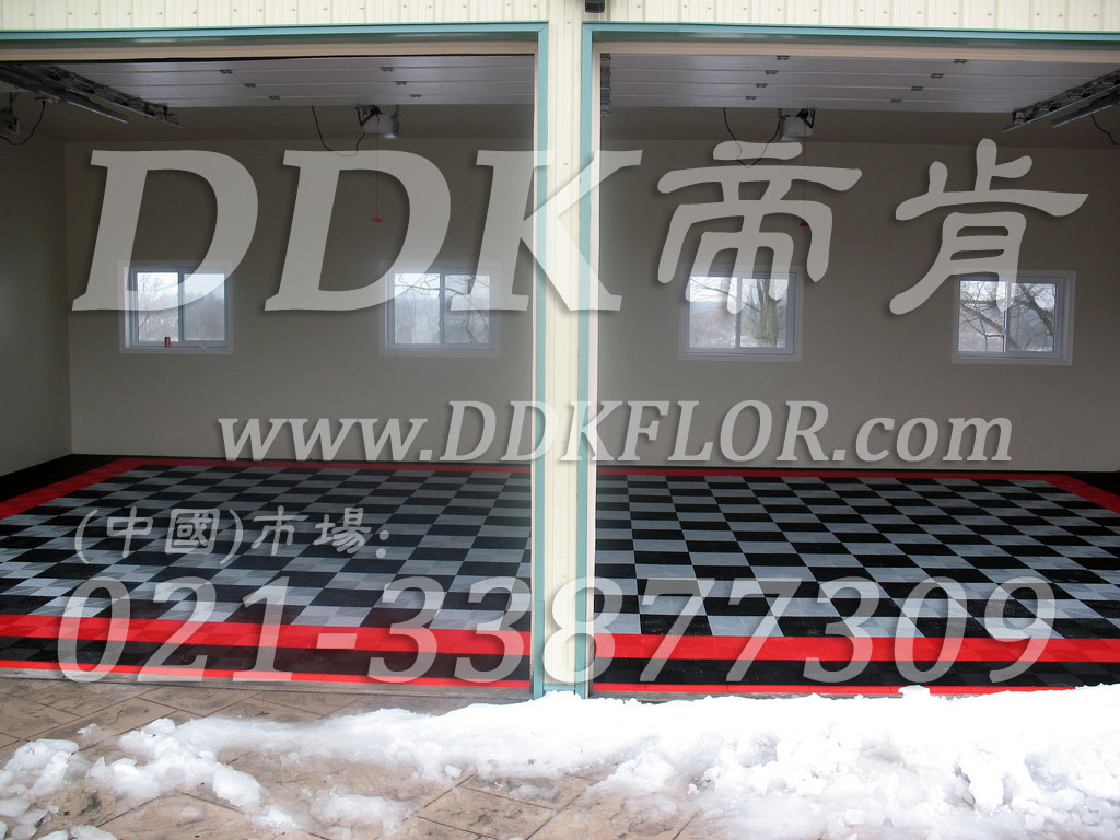 私人車庫地面鋪裝地板材料(11)_灰色加黑和紅組合樣板圖片,帝肯(DDK)_8100_C618(私人車庫地面材料)效果圖 私人車庫地面鋪裝地板材料(11)_灰色加黑和紅組合樣板圖片,帝肯(DDK)_8100_C618(私人車庫地面材料)效果圖,別墅私家車庫裝修,車庫pvc地板,車庫地坪,車庫地墊,車庫地板,車庫地膠,車庫塑料地毯,車庫塑膠地板,車庫防滑墊