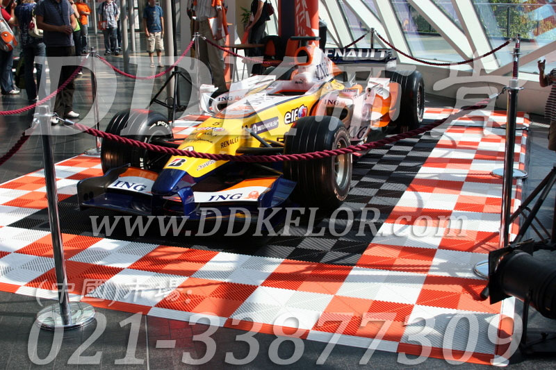 紅色+白色+黑色組合安裝(11)_展覽展會(huì)地面地板材料樣板圖片,帝肯(DDK)_8100_680(展覽地面地板材料)效果圖 紅色+白色+黑色組合安裝(11)_展覽展會(huì)地面地板材料樣板圖片,帝肯(DDK)_8100_680(展覽地面地板材料)效果圖,會(huì)展地板,可拼接展會(huì)塑膠地板,展會(huì)地板,展會(huì)地膠,展廳塑料格柵,展廳展車(chē)地墊,展臺(tái)地板,展銷(xiāo)會(huì)專(zhuān)用地板,汽車(chē)4s店卡扣展示板,汽車(chē)展廳地墊,汽車(chē)展廳地板,汽車(chē)展臺(tái),汽車(chē)展示地墊,車(chē)型展示板,車(chē)展地板,車(chē)展地膠