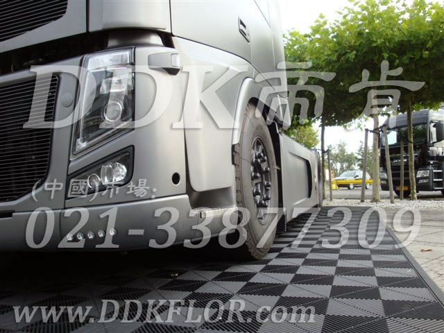 灰色組合安裝(14)_汽車室外展覽展會地面地板材料樣板圖片,帝肯(DDK)_8100_680(展覽地面地板材料)效果圖 灰色組合安裝(14)_汽車室外展覽展會地面地板材料樣板圖片,帝肯(DDK)_8100_680(展覽地面地板材料)效果圖,會展地板,可拼接展會塑膠地板,展會地板,展會地膠,展廳塑料格柵,展廳展車地墊,展臺地板,展銷會專用地板,汽車4s店卡扣展示板,汽車展廳地墊,汽車展廳地板,汽車展臺,汽車展示地墊,車型展示板,車展地板,車展地膠