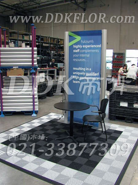 淺灰組合安裝(32)_展覽展銷會活動接待區(qū)地面地板鋪裝材料樣板圖片,帝肯(DDK)_8100_680(展覽地面地板材料)效果圖, 淺灰組合安裝(32)_展覽展銷會活動接待區(qū)地面地板鋪裝材料樣板圖片,帝肯(DDK)_8100_680(展覽地面地板材料)效果圖,會展地板,可拼接展會塑膠地板,展會地板,展會地膠,展廳塑料格柵,展廳展車地墊,展臺地板,展銷會專用地板