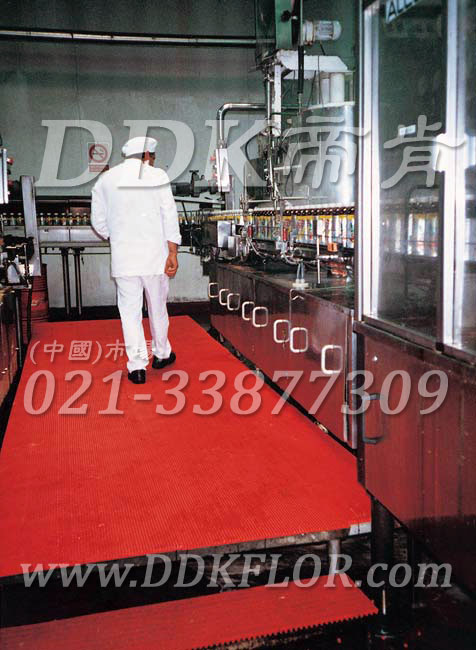 紅色_工業(yè)地面耐油防滑毯（1）樣板圖片,帝肯(DDK)_1900_9979（工業(yè)地面鋪地材料）效果圖，工業(yè)地墊,工業(yè)地板膠,工業(yè)地板革,工業(yè)地毯,工業(yè)地膠,工業(yè)塑料地毯,工業(yè)塑膠地板,工業(yè)抗疲勞地墊,工業(yè)抗疲勞防滑墊,工業(yè)橡膠地板,工業(yè)用格柵地墊,工業(yè)耐油地墊,工業(yè)走道地墊,工業(yè)防滑地墊,工業(yè)防滑地毯,工業(yè)防滑墊,工廠地墊,工廠地板膠,工廠地毯,工廠地膠,工廠塑膠地板,工廠用橡膠地墊,工廠走道地墊,工廠用塑料地板,工廠車間地板革,工廠車間地膠,工廠防滑地墊,工廠防滑墊,帶孔防滑墊,多孔防滑地墊,多孔橡膠墊,耐油工業(yè)橡膠墊,車間地墊,車間防滑地墊,車間防滑墊,車間地面膠皮,車間地膠墊,車間地毯,車間塑料防滑墊,車間塑膠地板,抗疲勞地毯,抗疲勞墊,抗疲勞腳墊,疏水型抗疲勞地墊,經(jīng)濟(jì)型抗疲勞地墊,防疲勞墊,防疲勞地膠,防疲勞地毯,防疲勞地墊,防疲勞腳墊,廠房防滑地膠,廠房地板材料,廠房地膠,廠房地毯,z字型疏水墊,疏水防滑墊,漏水橡膠墊,漏水地膠,漏水防滑墊,耐油耐水地墊,茶水間防滑地墊,防水地毯,透水地墊,透水地板膠墊,隔水材料,疏水地毯,疏水地席