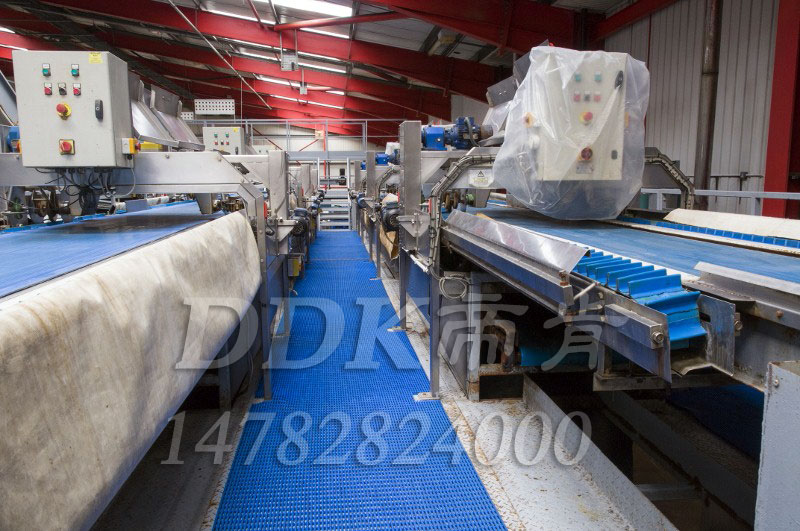 帝肯(DDK)_1900_9979車間防滑墊,車間地面膠皮,車間地膠墊,車間地毯,車間塑料防滑墊,車間塑膠地板,工業(yè)地墊,工業(yè)地板膠,工業(yè)地板革,工業(yè)地毯,工業(yè)地膠,工業(yè)塑料地毯,工業(yè)塑膠地板,工業(yè)抗疲勞地墊,工業(yè)抗疲勞防滑墊,工業(yè)橡膠地板,工業(yè)用格柵地墊,工業(yè)耐油地墊,工業(yè)走道地墊,工業(yè)防滑地墊,工業(yè)防滑地毯,工業(yè)防滑墊,工廠地墊,工廠地板膠,工廠地毯,工廠地膠,工廠塑膠地板,工廠用橡膠地墊,抗疲勞地毯,抗疲勞墊,抗疲勞腳墊,疏水型抗疲勞地墊,經(jīng)濟型抗疲勞地墊,防疲勞墊,防疲勞地膠,防疲勞地毯,防疲勞地墊,防疲勞腳墊,廠房防滑地膠,廠房地板材料,廠房地膠,廠房地毯,z字型疏水墊,工廠走道地墊,工廠用塑料地板,工廠車間地板革,工廠車間地膠,工廠防滑地墊,工廠防滑墊,疏水防滑墊,漏水橡膠墊,漏水地膠,漏水防滑墊,耐油耐水地墊,防水地毯,透水地墊,透水地板膠墊,隔水材料,疏水地毯,帶孔防滑墊,多孔防滑地墊,多孔橡膠墊,耐油工業(yè)橡膠墊,車間地墊,車間防滑地墊,