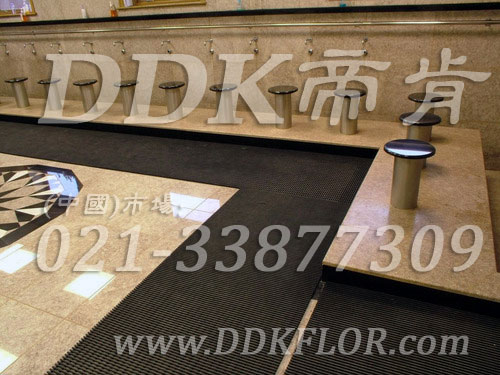 帝肯(DDK)_1900_337（浴室及更衣間地面防滑材料）浴室防滑地膠,浴室防滑墊,浴室防滑疏水磚,浴池防滑地墊,浴池防滑墊,淋浴房防滑墊,衛(wèi)浴防滑墊,浴室pvc格柵地板,