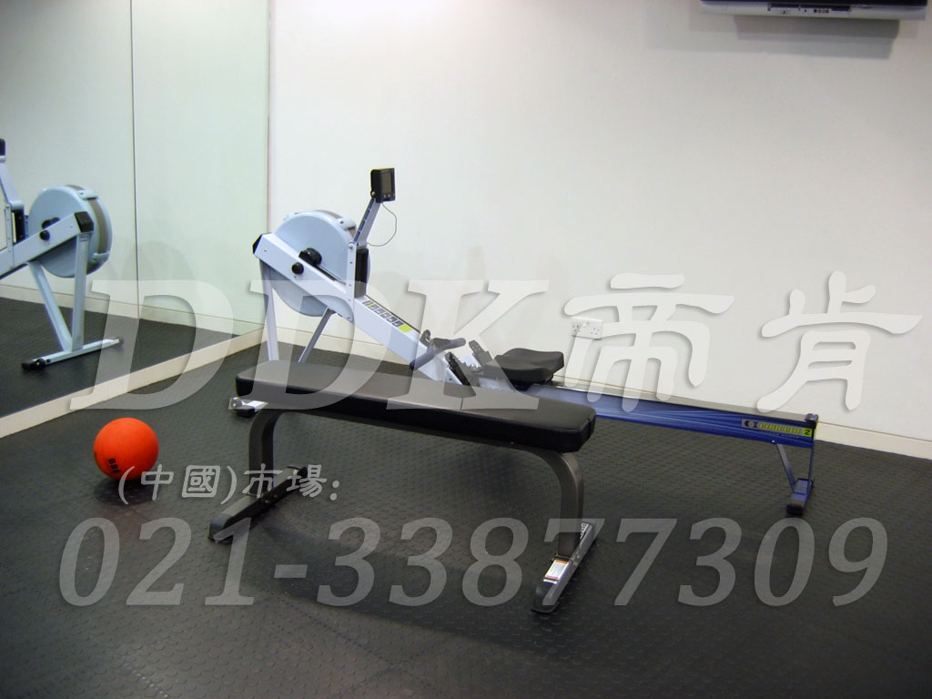 室內(nèi)健身房運(yùn)動(dòng)地面材料（19）_深灰色樣板圖片,帝肯(DDK)_2000_3020（健身房地面鋪裝材料）效果圖,健身房pvc塑膠地板,健身房地墊,健身房地板,健身房地板膠,健身房地毯,健身房地膠,健身房橡膠地板,健身房防震地墊,運(yùn)動(dòng)地墊,運(yùn)動(dòng)地板,運(yùn)動(dòng)地膠