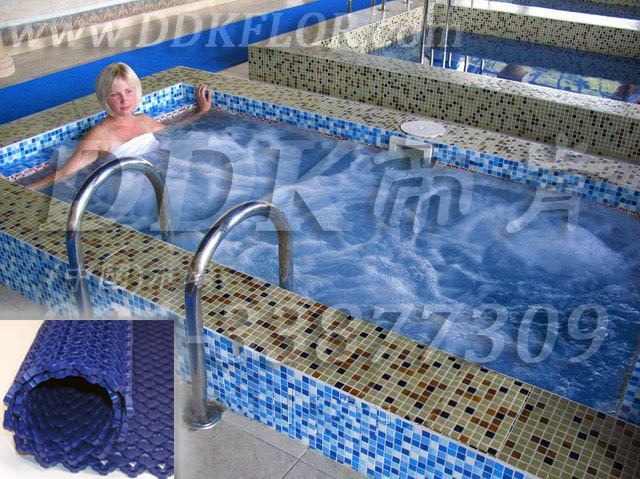 牛津藍(lán)色_桑拿休閑池邊防滑鋪地材料(6)樣板圖片,帝肯(DDK)_8200_337效果圖 牛津藍(lán)色_桑拿休閑池邊防滑鋪地材料(6)樣板圖片,帝肯(DDK)_8200_337效果圖,衛(wèi)浴防滑墊,洗浴防滑墊,洗澡間防滑墊,浴室pvc格柵地板,浴室地墊,浴室地板,浴室地板磚,浴室地毯,浴室地磚,浴室地膠,浴室墊,浴室防滑地墊,浴室防滑地板,浴室防滑地磚,浴室防滑地膠,浴室防滑墊,浴室防滑疏水磚,浴池防滑地墊,浴池防滑墊,淋浴房防滑墊
