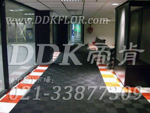 健身會所前臺接待區(qū)鋪裝材料(10)_紅白加黑灰組合樣板圖片,帝肯(DDK)_8100_3020(地下室健身房地面地板材料)效果圖 健身會所前臺接待區(qū)鋪裝材料(10)_紅白加黑灰組合樣板圖片,帝肯(DDK)_8100_3020(地下室健身房地面地板材料)效果圖,健身房pvc塑膠地板,健身房地墊,健身房地板,健身房地板膠,健身房地毯,健身房地膠,健身房橡膠地板,健身房防震地墊,運動地墊,運動地板,運動地膠