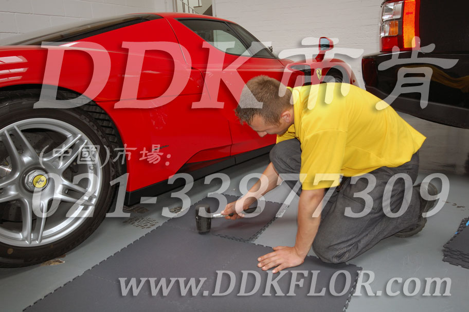 私家車庫裝修車庫地坪地面材料（11）_灰色平紋防滑表面車庫地板樣板圖片,帝肯(DDK)_2000_C618（地下車庫地面材料）效果圖,別墅私家車庫裝修,車庫pvc地板,車庫地坪,車庫地墊,車庫地板,車庫地膠,車庫塑料地毯,車庫塑膠地板,車庫防滑墊,停車場防滑墊