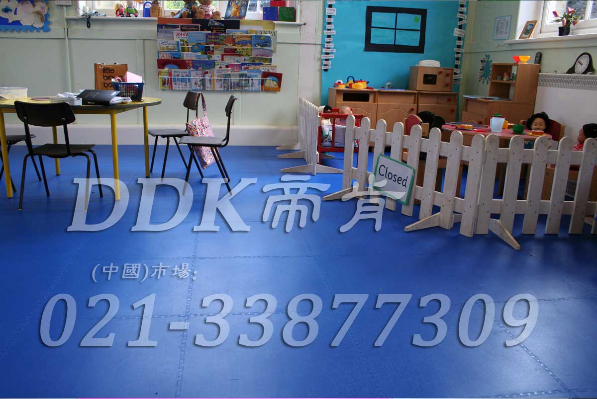 防滑安全的_藍(lán)色幼兒園塑膠地板圖片(7)樣板圖片,帝肯(DDK)_2000_3377(幼兒園教室地面材料)效果圖 防滑安全的_藍(lán)色幼兒園塑膠地板圖片(7)樣板圖片,帝肯(DDK)_2000_3377(幼兒園教室地面材料)效果圖,幼兒園pvc塑膠地板,幼兒園地板,幼兒園地板磚,幼兒園地板膠,幼兒園地板革,幼兒園塑料地板,幼兒園室內(nèi)地板,幼兒園拼裝地板,幼兒園教室地板