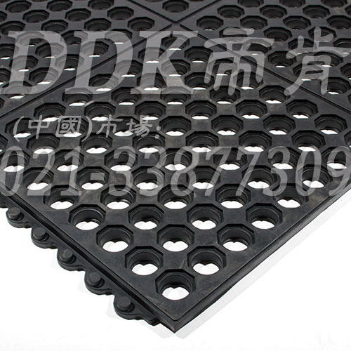 90×90cm疏水型防滑地墊 工業(yè)防站立疲勞墊 商用廚房地墊防水防油有彈性，工業(yè)抗疲勞地墊,工業(yè)抗疲勞防滑墊,抗疲勞腳墊,抗疲勞地毯,抗疲勞墊,疏水型抗疲勞地墊,經(jīng)濟(jì)型抗疲勞地墊,耐用型抗疲勞地墊,防疲勞地墊,防疲勞地毯,防疲勞地膠,防疲勞墊,防疲勞腳墊,餐廳廚房專用地毯,廚房地墊,廚房地毯,廚房地膠,廚房橡膠墊,廚房疏水材料,廚房防滑地墊,廚房防滑地毯,廚房防滑墊,多孔橡膠墊,多孔防滑地墊,室外鏤空拼裝地板,鏤空地膠,鏤空防滑地墊,帶孔防滑墊,排水地墊,排水防滑墊,疏水墊,疏水性材料,漏水地膠,漏水地墊,疏水地毯,疏水地膠,疏水地墊,疏水防滑墊,疏水防滑地墊,透水地墊,防水墊,防水地墊,防水地毯,防水防滑墊,防滑隔水墊,隔水材料,隔水地墊,隔水地板,防水地膠墊,衛(wèi)生間地板隔水墊,衛(wèi)生間防水地墊,衛(wèi)生間防水墊