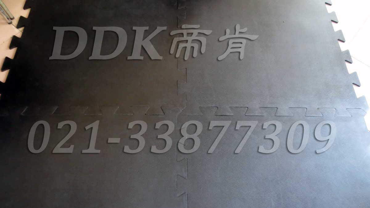 重型抗壓防震工業(yè)地板材料樣板圖片,帝肯(DDK)_4100（Honda|宏達）效果圖，抗壓地墊,抗壓地板,耐壓地板,耐壓耐磨地毯,耐重壓地墊,耐重壓地板,膠墊,腳墊,工業(yè)地板磚,車間地板磚,維修車間地板,車間地板防護墊,pvc工業(yè)地板,工業(yè)地板,工業(yè)地墊,工業(yè)地坪,工業(yè)地膠,工業(yè)地磚,工業(yè)地板膠,工廠地墊,工廠地板,工廠地板膠,工廠地毯,工廠腳墊,工業(yè)防滑墊,工廠用橡膠地墊,汽車維修車間用地板,車間地板,車間橡膠地板,車間橡膠墊,車間用地板膠,車間防滑地墊,車間防滑墊,車間防砸地板,軟質(zhì)地板,車間pvc地板,車間地坪,車間地墊,車間塑膠地板,車間地面膠皮,車間地膠墊,車間地毯,安全地膠,安全墊,安全橡膠地墊,安全防滑墊,耐磨地板,耐磨地墊,耐磨地膠,耐磨防滑地板,樹皮紋,蛇皮紋