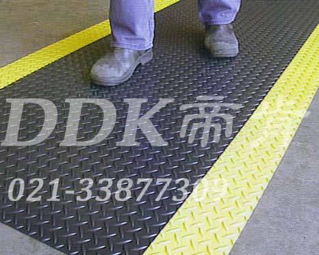 車間水泥地廠房地面過(guò)道地毯鋪裝現(xiàn)場(chǎng)圖例_提供定制加工生產(chǎn)人字紋防滑走道地毯樣板圖片,帝肯(DDK)_HD220（Duxton|皇爵）效果圖，pvc防滑卷材,塑料防滑地毯,工業(yè)防滑地毯,橡膠防滑地毯,防滑地毯,pvc防滑地毯,pvc塑料地毯,通道地毯,防滑塑料毯,人字紋,鋼花紋,鐵板紋