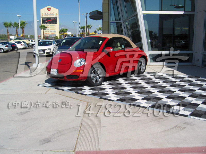 停車區(qū)專業(yè)耐壓防滑疏水塑料地墊，適用于酒店、4S店等外部停車區(qū)樣板圖片，帝肯(DDK)_8100_900（大門入口防滑墊）效果圖，門口地墊,門口防滑地墊,門前地墊,
