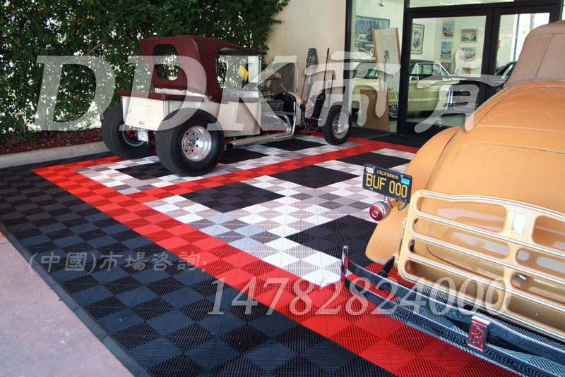 大門進(jìn)門地面鋪什么好？抗壓防滑型組合型門墊_黑紅白拼接效果樣板圖片，帝肯(DDK)_8100_900（大門入口防滑墊）效果圖，刮泥門墊,塑料門墊,大門腳墊,模塊拼接式門墊,腳墊門墊,進(jìn)門地墊,進(jìn)門腳墊,門前地墊,門前墊,門廳地墊,門口地墊,門廳腳墊,門口防滑地墊,門口防滑地膠,門口防滑墊,門口腳墊,門口腳踏墊,防滑門墊