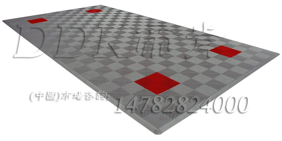 【大廈入口門格柵系統(tǒng)】灰色加紅色效果樣板圖片，帝肯(DDK)_8100_900（大門入口防滑墊）效果圖，門口地墊,門口地毯,門口地面除塵刷,門口腳墊,門口腳踏墊,門口除塵地墊,門口防滑墊,門口防滑地膠,門口防滑地墊,門口防塵墊,門口防塵地毯,門口防塵地墊,進(jìn)門地墊,進(jìn)門腳墊,自動門地墊,腳墊門墊,門廳地墊,門廳地毯,門廳腳墊,門廳除塵地墊,防滑門墊,除塵門墊,除雪門墊,廣告門墊,模塊拼接式門墊,橡膠門墊,嵌入式門墊,塑膠門墊,大門腳墊,刮泥門墊,三合一門墊,logo門墊,三合一門口毯,塑料門墊,入口防塵地墊,入口防水地墊,入口防滑墊,出入口地墊