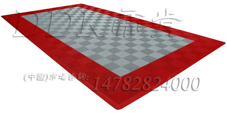進(jìn)門地墊什么材料的好？紅邊加灰色主模效果樣板圖片，帝肯(DDK)_8100_900（大門入口防滑墊）效果圖，門口地墊,門口地毯,門口地面除塵刷,門口腳墊,門口腳踏墊,門口除塵地墊,門口防滑墊,門口防滑地膠,門口防滑地墊,門口防塵墊,門口防塵地毯,門口防塵地墊,進(jìn)門地墊,進(jìn)門腳墊,自動門地墊,腳墊門墊,門廳地墊,門廳地毯,門廳腳墊,門廳除塵地墊,防滑門墊,除塵門墊,除雪門墊,廣告門墊,模塊拼接式門墊,橡膠門墊,嵌入式門墊,塑膠門墊,大門腳墊,刮泥門墊,三合一門墊,logo門墊,三合一門口毯,塑料門墊,入口防塵地墊,入口防水地墊,入口防滑墊,出入口地墊