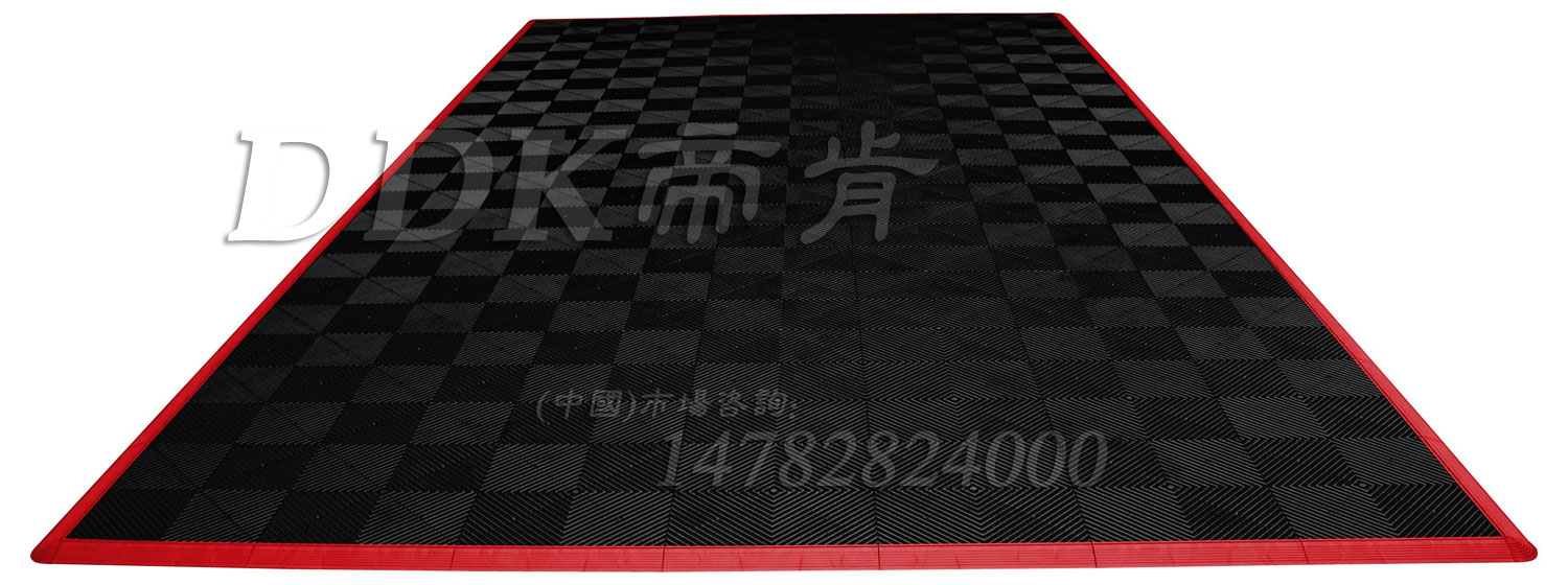 工廠地面耐壓耐油材料有哪些？黑色加紅邊框工廠用地墊樣板圖片,帝肯(DDK)_8100_9979（工廠地面材料）效果圖,工廠車間地膠,維修車間地板,車間地墊,車間地板,車間地板磚,車間用地板膠,車間塑料防滑墊,車間地膠墊,車間防砸地板,車間防滑墊,車間防滑地墊,抗壓地板,抗壓地墊,耐壓地板,耐壓耐磨地毯,耐重壓地墊,防水地墊,透水地墊,透水地板膠墊,防水墊,防水地膠墊,防水防滑墊,防滑隔水墊,隔水地墊,隔水地板,隔水材料,疏水地墊,疏水板,疏水磚,疏水防滑墊,疏水防滑地墊,耐油耐水地墊,漏水防滑墊,漏水地膠,漏水地墊,疏水墊,排水地板,排水防滑墊,排水地墊,泄水型地板磚,pvc防水地墊,工業(yè)地墊,工業(yè)地板,工業(yè)地板膠,工業(yè)地磚,工業(yè)地膠,工廠走道地墊,工廠地墊,工業(yè)防滑墊,工業(yè)防滑地板,工業(yè)防滑地墊,工業(yè)走道地墊,工業(yè)耐油地墊,工業(yè)用格柵地墊,工廠用塑料地板,工廠地膠,工廠地板膠,工廠地板,工廠塑膠地板,pvc工業(yè)地板,廠房地板材料,廠房地膠,廠房防滑地膠,pvc承重地板,重型防滑耐油墊,塑料拼裝地板,塑料拼接地板,拼接式地墊,拼接地板,拼接式防滑墊,拼裝地墊,拼裝地板,拼裝地膠,防滑拼墊,耐酸堿地墊,耐酸堿防腐蝕膠墊,防酸堿地膠墊,網(wǎng)孔地墊,網(wǎng)格地板,網(wǎng)格防滑墊,網(wǎng)狀防滑墊,塑料網(wǎng)格扳,塑料網(wǎng)格防滑地墊,塑料防滑網(wǎng)格墊,防滑塑料網(wǎng)格