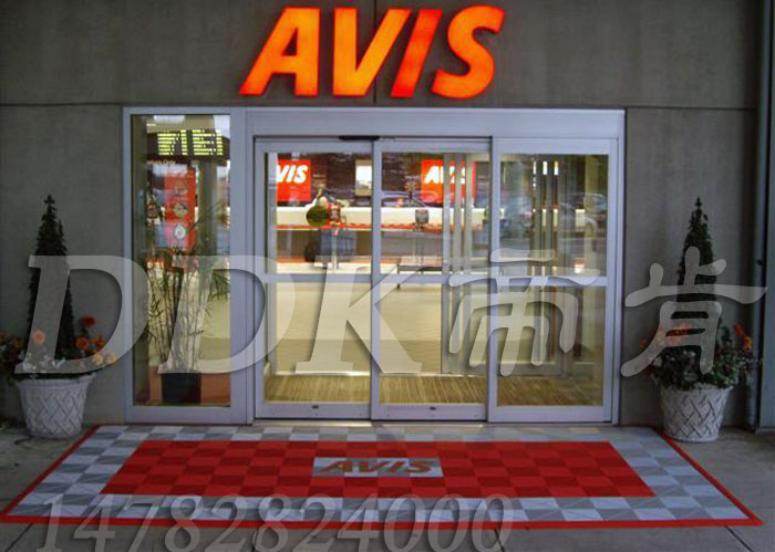 進(jìn)門地墊那種材料好？耐磨塑料門墊樣板圖片,帝肯(DDK)_8100_900（大門入口防滑墊）效果圖，刮泥門墊,塑料門墊,塑膠門墊,門口腳墊,門前墊,門前地墊,進(jìn)門地墊,進(jìn)門腳墊,防滑門墊,除塵門墊,門墊,門口防滑墊,門口防滑地膠,門口防滑地墊