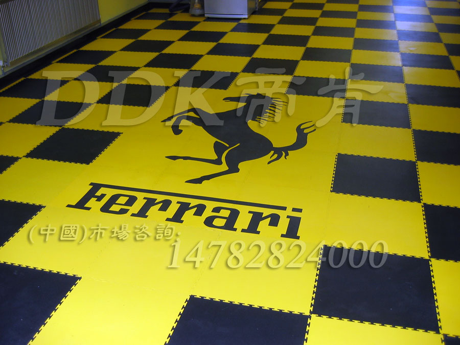 深灰色及綠色組合效果的【私人車庫地面裝修材料】