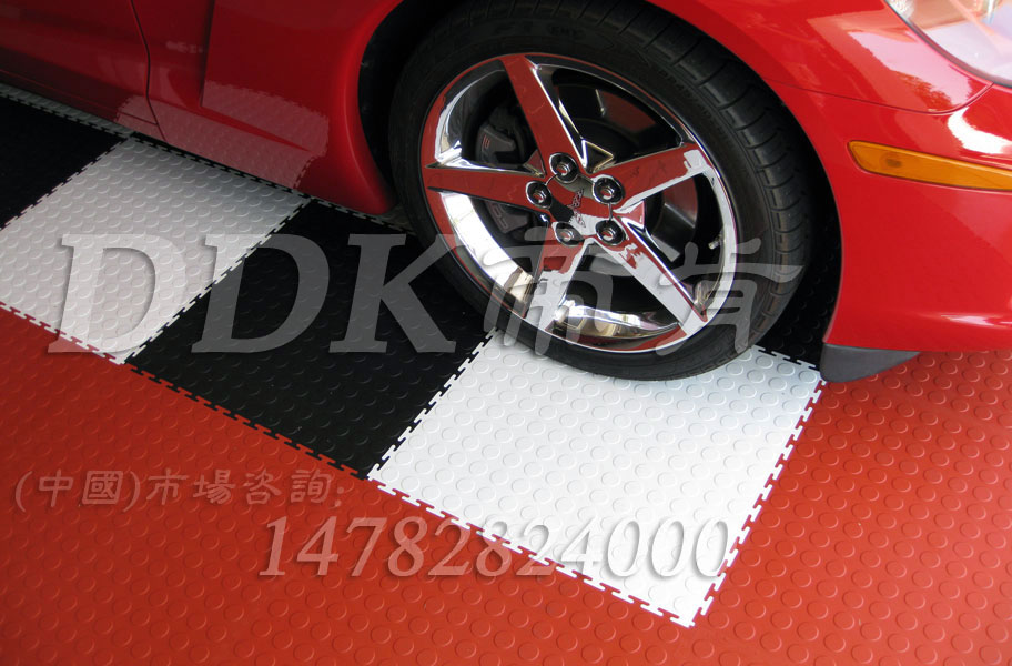 車庫朔膠地板拼裝效果_耐臟深灰及經(jīng)典綠色拼合