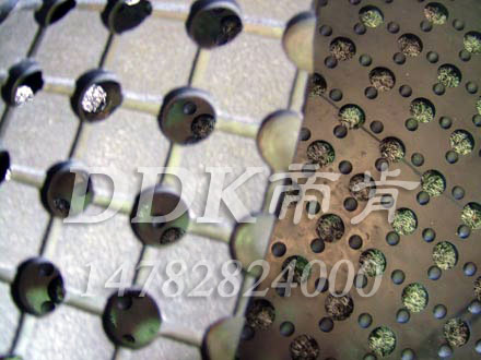 耐磨抗壓多孔橡膠材質(zhì)地毯_黑色樣板圖片,帝肯(DDK)_4500_222(室外草坪走道鋪設(shè)材料)效果圖 耐磨抗壓多孔橡膠材質(zhì)地毯_黑色樣板圖片,帝肯(DDK)_4500_222(室外草坪走道鋪設(shè)材料)效果圖,帶孔防滑墊,多孔橡膠墊,多孔防滑地墊