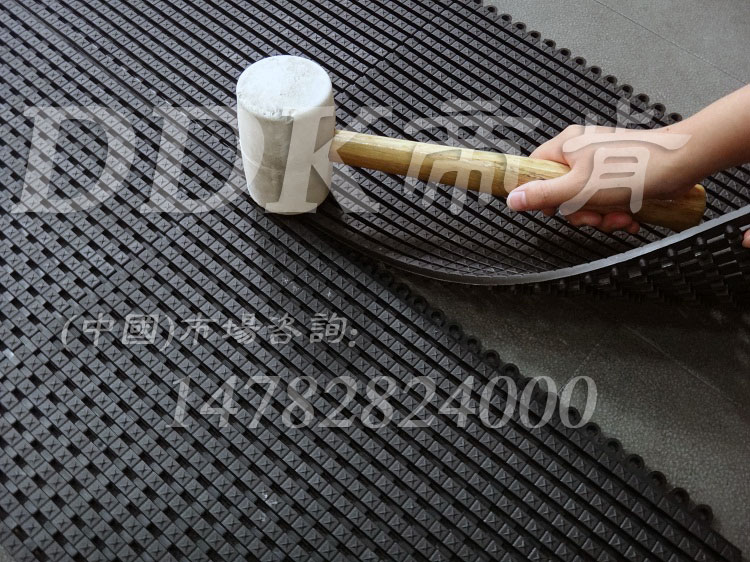 帝肯(DDK)_9900_9979耐壓地板,耐壓耐磨地毯,耐重壓地墊,工業(yè)用格柵地墊,柵格地墊,耐油地墊,耐油膠墊,耐重壓地板,抗壓地墊,抗壓地板,pvc承重地板,車間防滑地墊,車間防滑墊,車間防砸地板,工廠防滑地墊,工廠防滑墊,耐油防滑地墊,耐油防滑墊,耐油耐水地墊,重型防滑耐油墊,工業(yè)耐油地墊,            