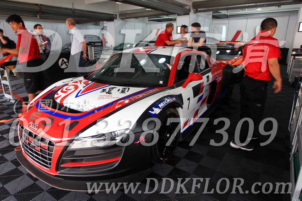 32米其林車隊賽事維護房地面專用地板材料樣板圖片,帝肯(DDK)_8100_6008（賽車P房帳篷地板）效果圖，帳篷地膠