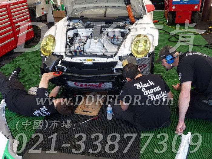 24綠色定制款賽車維修間地面拼裝地板樣板圖片,帝肯(DDK)_8100_6008（賽車P房帳篷地板）效果圖，帳篷地膠