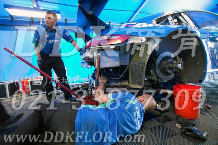 16快拼式灰色耐油防滑維修間地板樣板圖片,帝肯(DDK)_8100_6008（賽車P房帳篷地板）效果圖，帳篷地膠