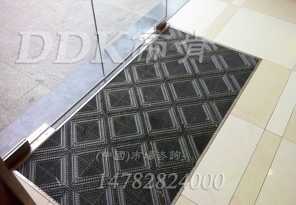 室內(nèi)外出入口防滑墊全草尖灰色 酒店商場進(jìn)門大門刮泥地墊 塑料除塵腳墊，三合一防塵地墊,三合一門墊,三合一門口毯,三合一模塊地墊,三合一地墊,三合一地架,三合一防塵墊,三合一除塵墊 